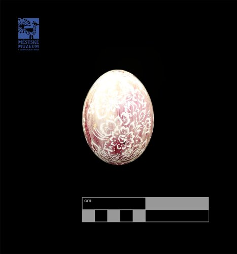 Vyškrabávaná světle fialová kraslice